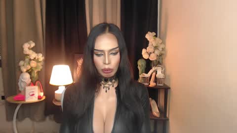 Snapshot of darksoul_mistress chatting on 01.23.25 HAPPY BIRTHDAY MISTRESS MADRIANA online show from 01.23.25