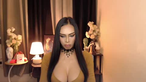 Snapshot of darksoul_mistress chatting on 02.05.25 HAPPY BIRTHDAY MISTRESS MADRIANA online show from 02.05.25