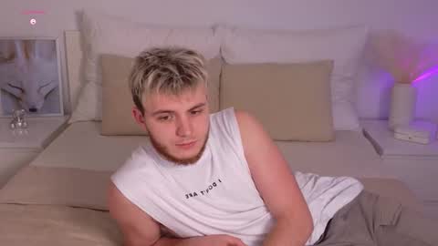 Snapshot of darkvibe_ chatting on 02.09.26 Thomas online show from 02.09.26