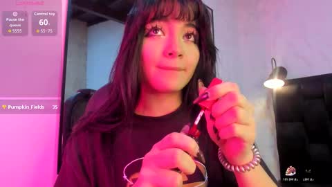 Snapshot of darky_doll chatting on 11.19.25 Darky Doll online show from 11.19.25