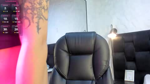 Snapshot of darky_doll chatting on 12.13.25 Darky Doll online show from 12.13.25