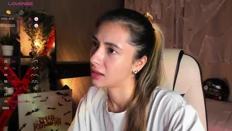 Snapshot of darlabelle chatting on 11.01.25 Belle online show from 11.01.25