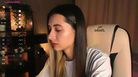 Snapshot of darlabelle chatting on 11.09.25 Belle online show from 11.09.25