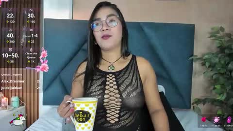 Snapshot of darlapalmer chatting on 10.25.25 darlapalmer online show from 10.25.25