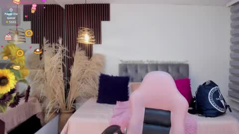 Snapshot of darling_spoiled chatting on 05.19.26 darling online show from 05.19.26