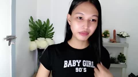 Snapshot of darling_sweetheartxx chatting on 11.26.25 YOUR ATHENA online show from 11.26.25