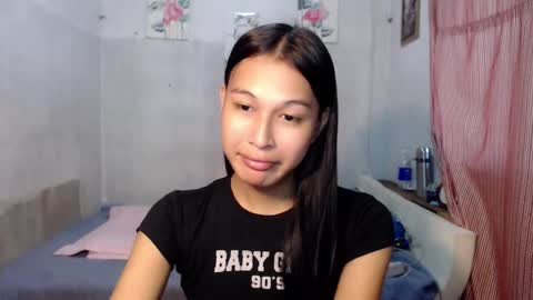 Snapshot of darling_sweetheartxx chatting on 12.17.25 YOUR ATHENA online show from 12.17.25