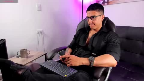 Dash online show from 12.21.25