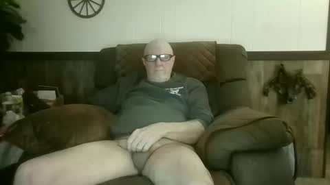 Snapshot of dave571960 chatting on 04.13.26 dave571960 online show from 04.13.26