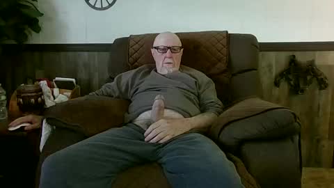Snapshot of dave571960 chatting on 05.17.26 dave571960 online show from 05.17.26