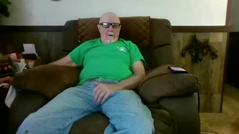 Snapshot of dave571960 chatting on 05.27.26 dave571960 online show from 05.27.26