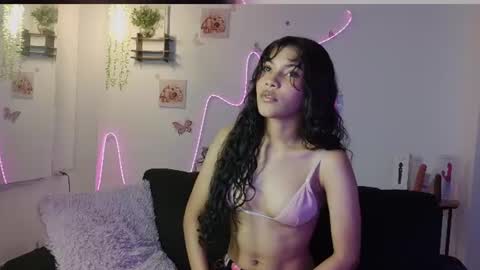 Snapshot of daviana_hill_ chatting on 06.18.26 Davi online show from 06.18.26