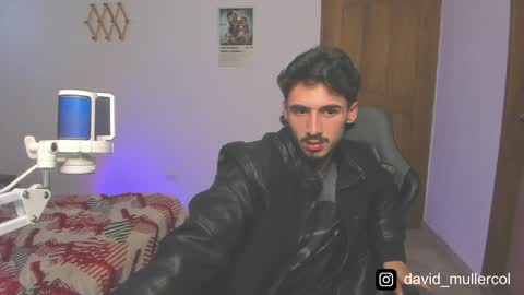 Snapshot of david_muller_ chatting on 02.01.25 David online show from 02.01.25