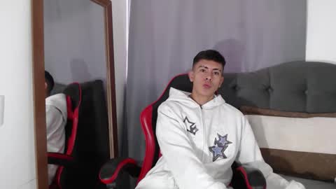 Snapshot of david_savage_ chatting on 12.20.25 david online show from 12.20.25