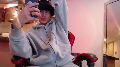 Snapshot of david_savage_ chatting on 01.05.26 david online show from 01.05.26