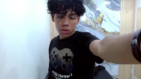 Snapshot of daviidbuckx chatting on 02.14.26 Daviidbuckx online show from 02.14.26