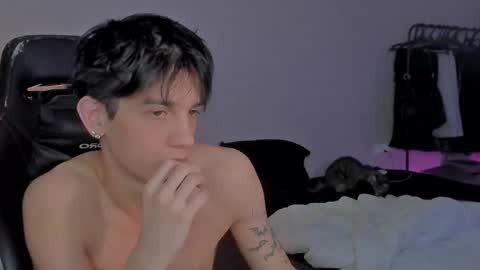 Snapshot of davisross chatting on 01.30.25 davis online show from 01.30.25