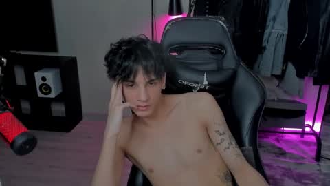 Snapshot of davisross chatting on 02.16.25 davis online show from 02.16.25