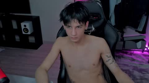 Snapshot of davisross chatting on 02.23.25 davis online show from 02.23.25