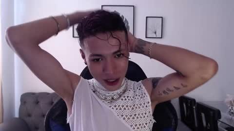 Snapshot of daxonreyy_ chatting on 11.14.25 Daxon online show from 11.14.25