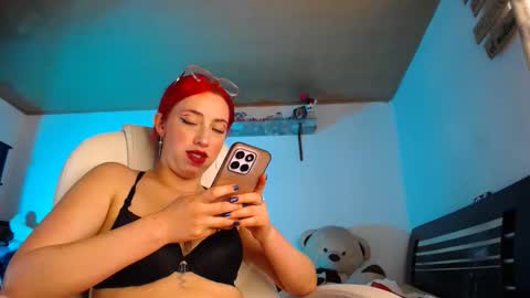 Snapshot of dayadumont chatting on 02.26.26 Daya online show from 02.26.26