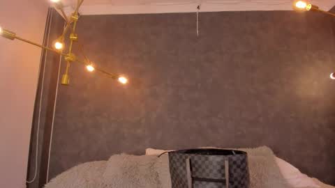 DAYRA ANGELS online show from 12.18.25