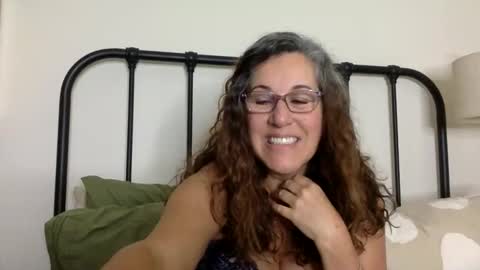 DDMolly online show from 10.14.25