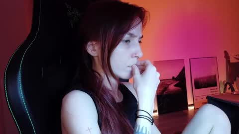 Snapshot of dead_girll chatting on 06.02.26 freak online show from 06.02.26