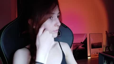 Snapshot of dead_girll chatting on 06.08.26 freak online show from 06.08.26