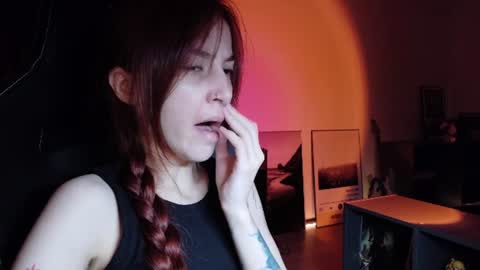 Snapshot of dead_girll chatting on 06.10.26 freak online show from 06.10.26