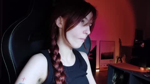 Snapshot of dead_girll chatting on 06.11.26 freak online show from 06.11.26