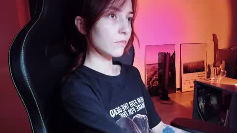 Snapshot of dead_girll chatting on 06.18.26 freak online show from 06.18.26