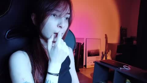 Snapshot of dead_girll chatting on 06.23.26 freak online show from 06.23.26