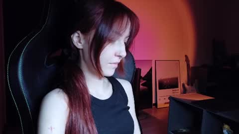 Snapshot of dead_girll chatting on 06.26.26 freak online show from 06.26.26