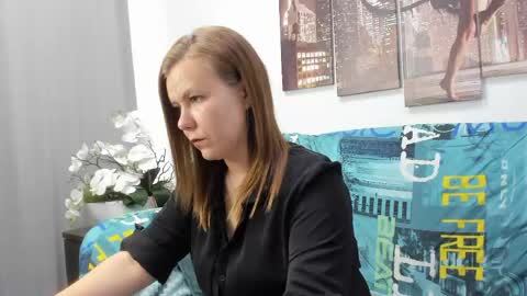 Snapshot of dear_hollyy chatting on 05.13.26 Holly online show from 05.13.26