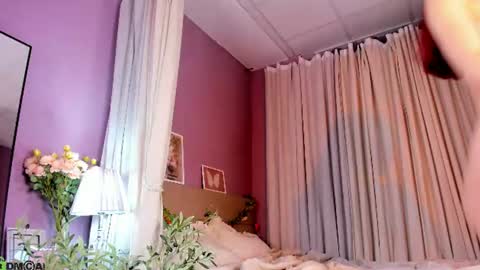 Snapshot of dearly_emily chatting on 08.05.26 Emily GMT2 Mon 10 AM - 4 PM Wed 10 AM - 4 PM Thu 10 AM - 4 PM Fri 10 AM - 4 PM Sat 10 AM - 4 PM online show from 08.05.26