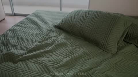 Snapshot of dearnina chatting on 12.20.25 NINA 30OFF online show from 12.20.25