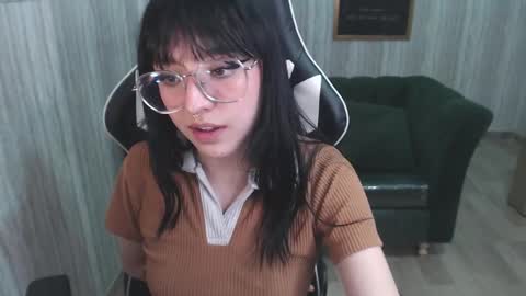 Snapshot of deborah_t chatting on 03.04.25 debora online show from 03.04.25