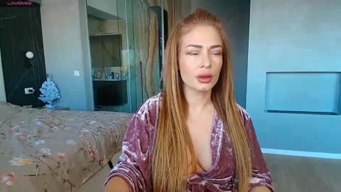 Snapshot of debralee chatting on 01.14.26 Monique online show from 01.14.26