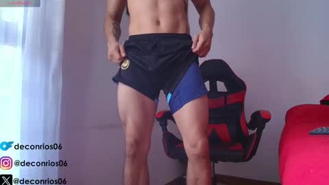 Snapshot of deconrios chatting on 10.28.25 Santiago online show from 10.28.25