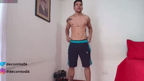 Snapshot of deconrios chatting on 12.01.25 Santiago online show from 12.01.25