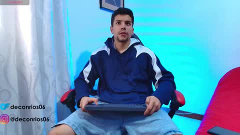 Snapshot of deconrios chatting on 01.12.26 Santiago online show from 01.12.26