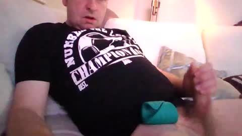 Snapshot of dee283 chatting on 12.01.25 dee283 online show from 12.01.25