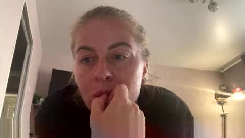 Snapshot of deean12 chatting on 03.27.26 deean12 online show from 03.27.26