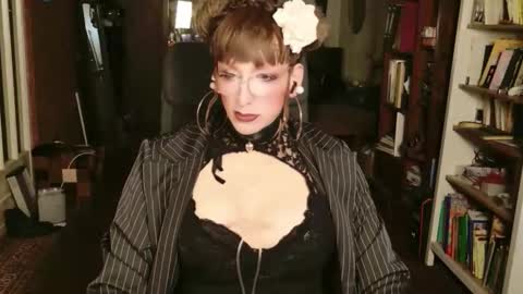 Snapshot of deeliah chatting on 11.29.25 Deeliah online show from 11.29.25