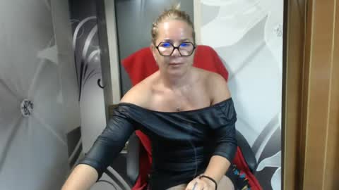 hi guys i m a cute milf i m here for good time and nice people pls be respectfool and enjoy me online show from 06.18.26