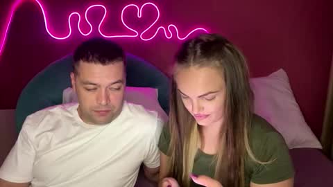 Snapshot of deeplookscouple chatting on 09.21.25 deeplookscouple online show from 09.21.25