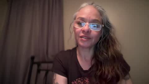 Snapshot of degeneratesaint chatting on 01.12.25 Tori online show from 01.12.25