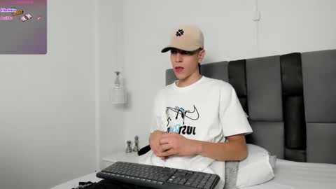 Snapshot of dei_v_48 chatting on 03.10.25 DEIVY online show from 03.10.25