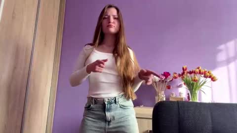 Snapshot of dejameneal chatting on 03.11.26 Mila online show from 03.11.26